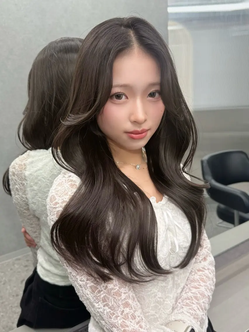 ロング カラー 透明感カラー グレージュ レイヤーカット カット ヘアカラー トリートメント 結べるレイヤー/ 透明感カラー/和奏のヘアスタイル