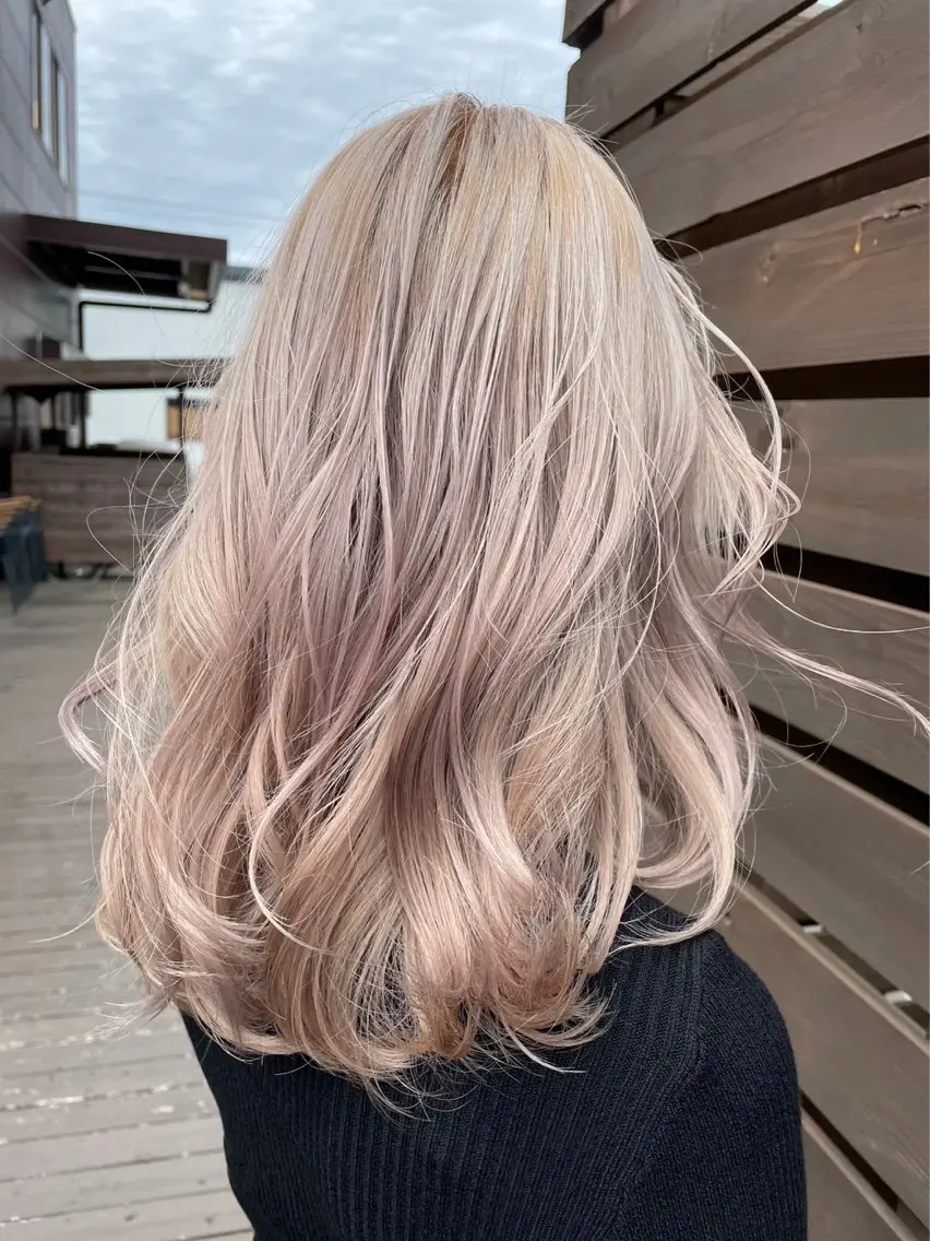 セミロング ヘアカラー ツヤ感カラー 🩵かりんのヘアスタイル