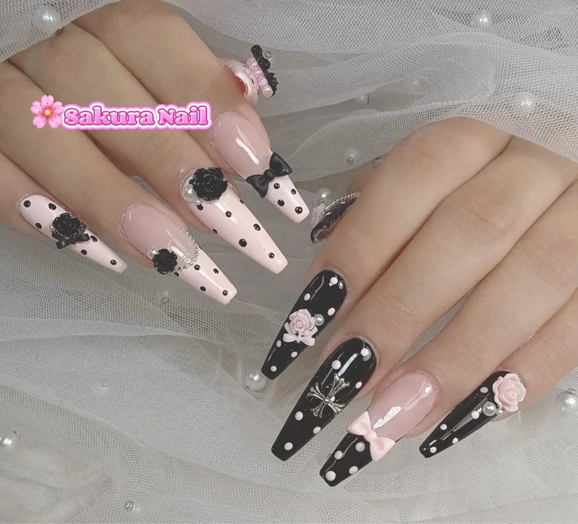 ネイル アートネイル オーロラネイル ボルドー チークネイル フレンチネイル ハンドネイル Sakura Nail Salonのネイルデザイン