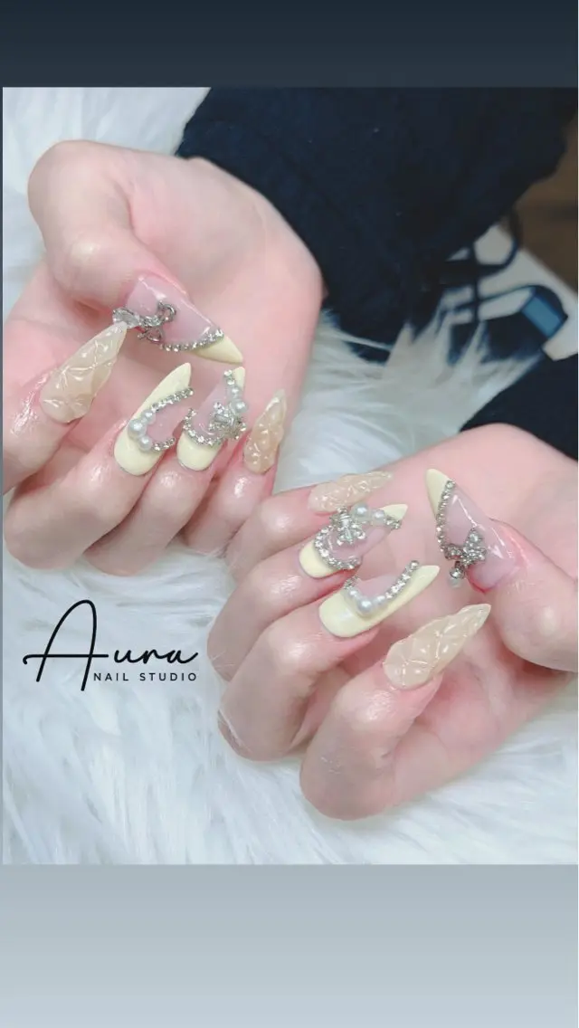 ネイル アートネイル クリアネイル ガーリー 韓国ネイル ロングネイル ハンドネイル Aura Nail Studioのネイルデザイン
