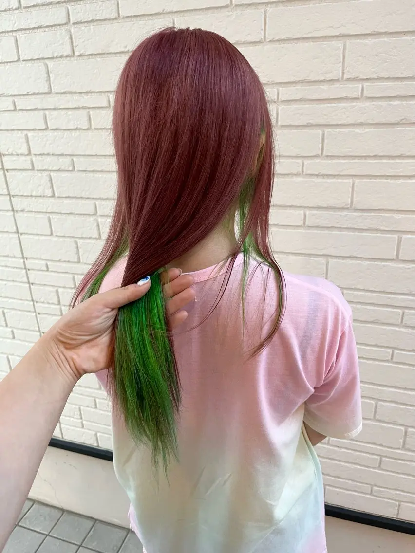 ロング カラー インナーカラー ピンクカラー ヘアカラー 春日 涼太のヘアスタイル