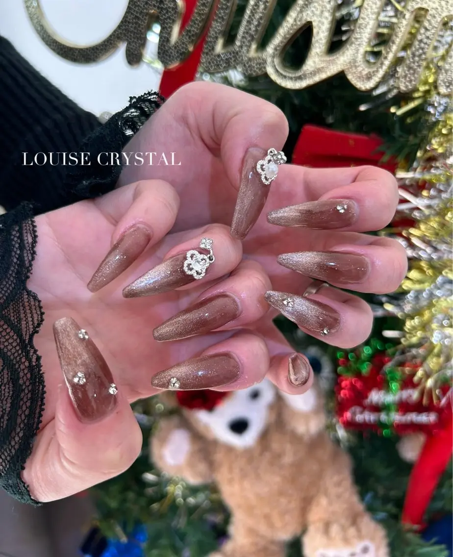 ネイル グラデーション マグネットネイル ハンドネイル LOUISE CRYSTALのネイルデザイン
