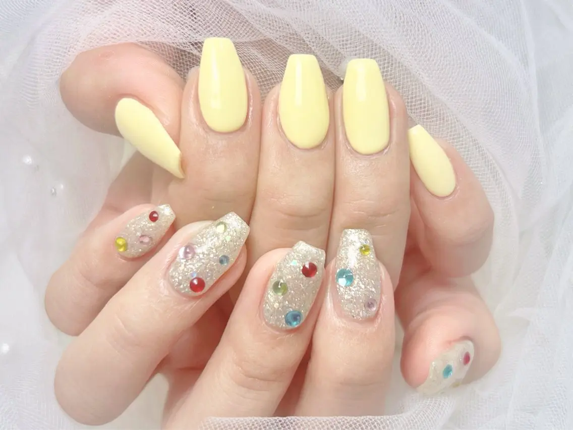 ネイル 持ち込み ストーンネイル ハンドネイル ハンドケア Zz nail salonのネイルデザイン