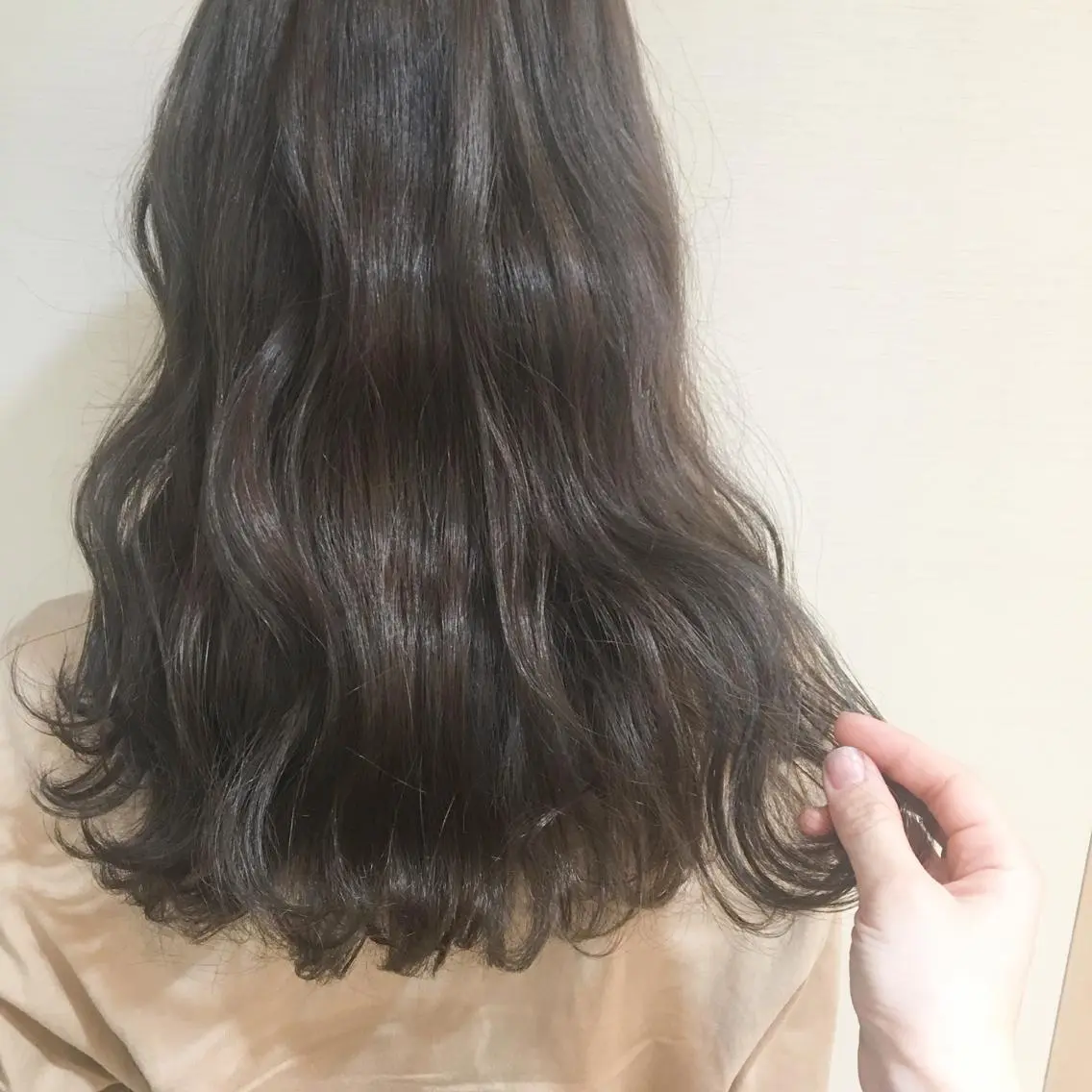 ロング カラー 白浜 サキのヘアスタイル