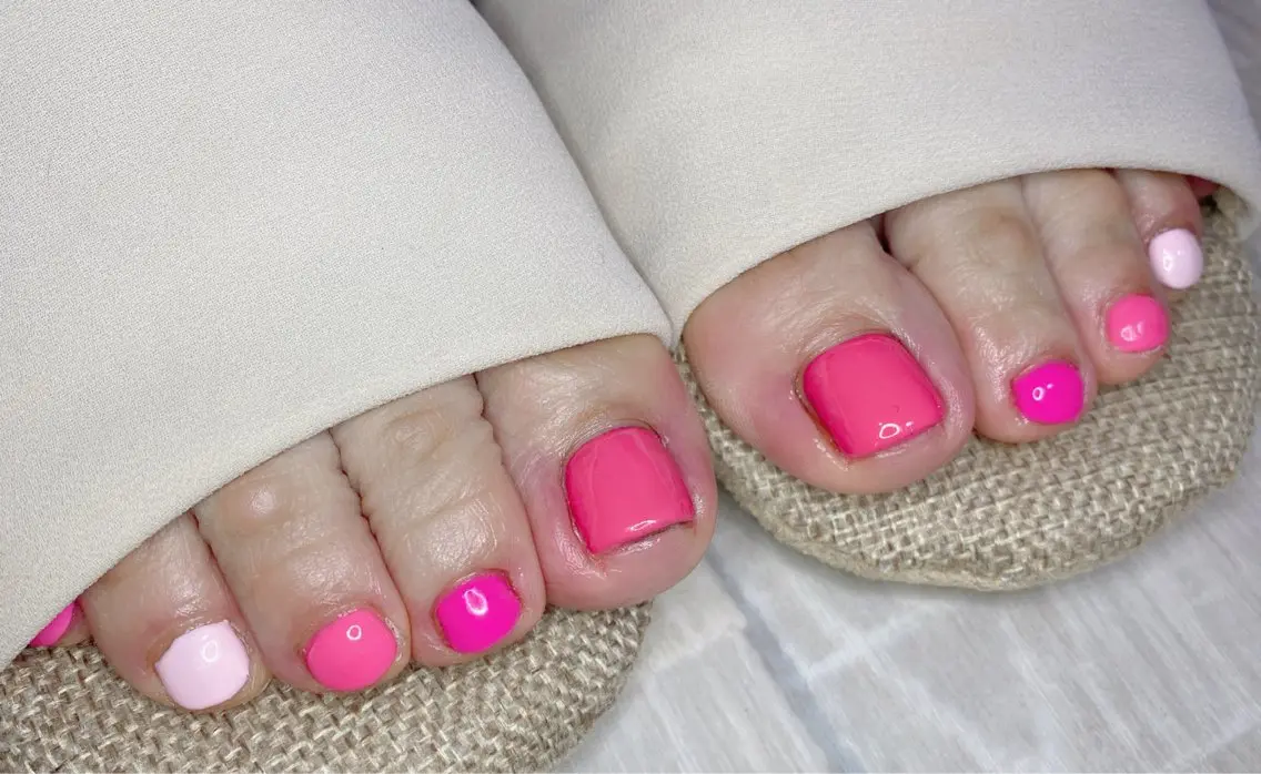 ネイル フットネイル ニュアンスネイル🌈 MYU Nailsのネイルデザイン