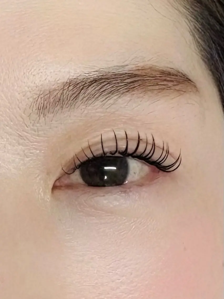 【目力アップ】フラットラッシュ140本✨アイライン効果抜群!(オフ込みアイシャンプー付き)の写真