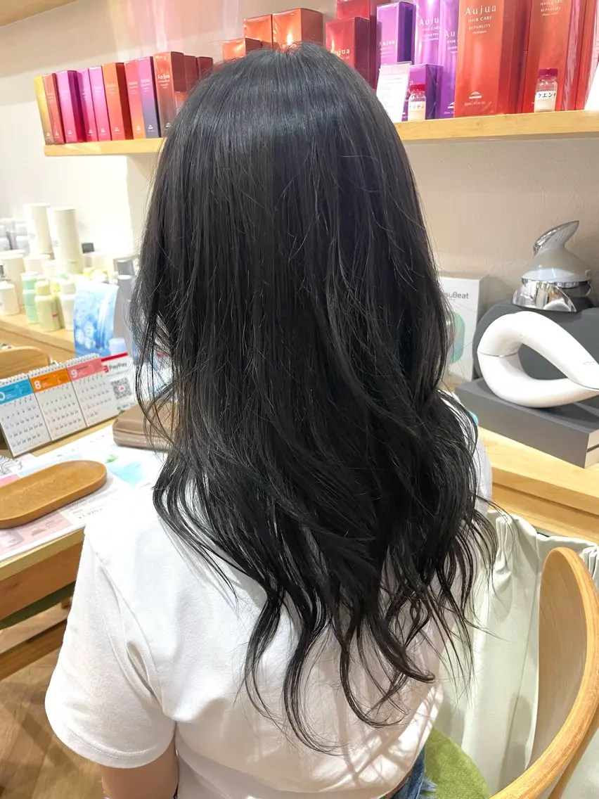 セミロング ヘアカラー merc.🐰澤田 凜のヘアスタイル