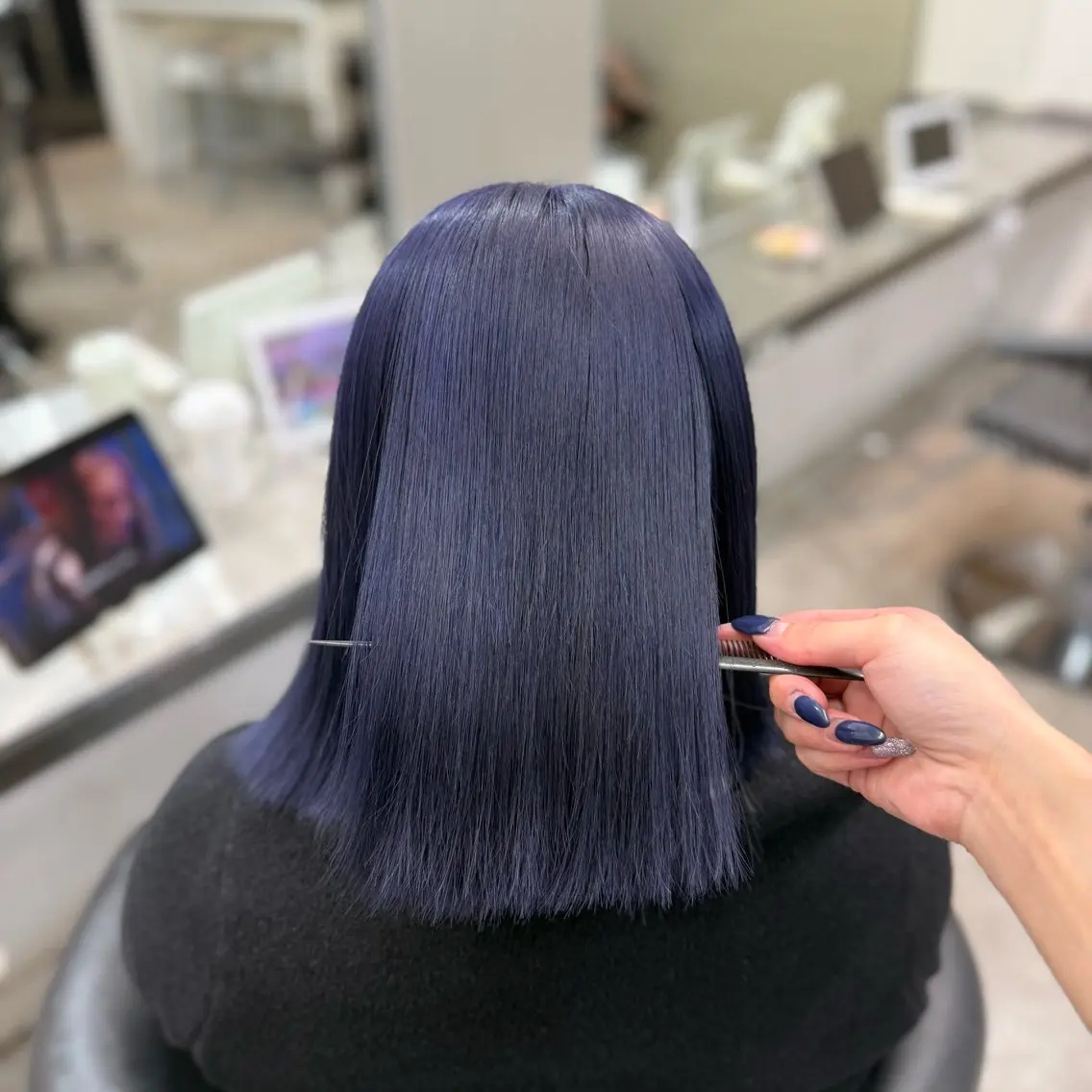 ミディアム カラー ブリーチ ブルーカラー ブルーバイオレット バイオレットカラー ヘアカラー 小林 円香のヘアスタイル