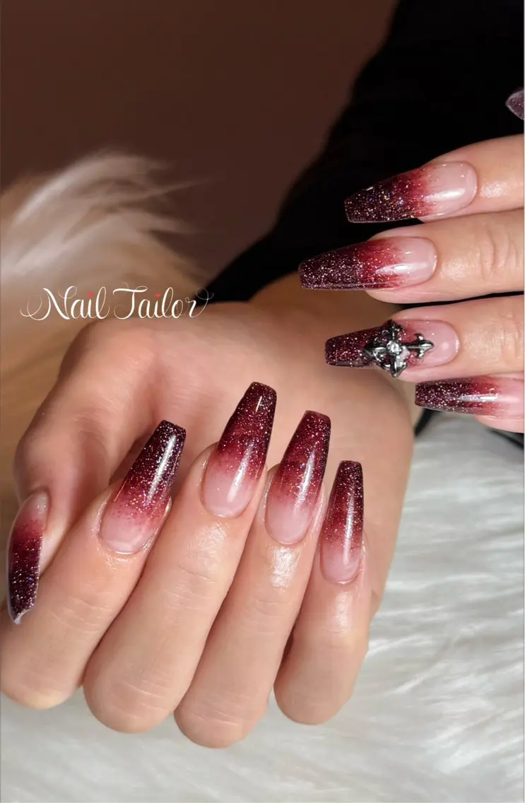 ネイル ボルドー 長さ出し フラッシュネイル グラデーション ラメ(グリッター) ハンドネイル NailTailor ネイルテイラーのネイルデザイン
