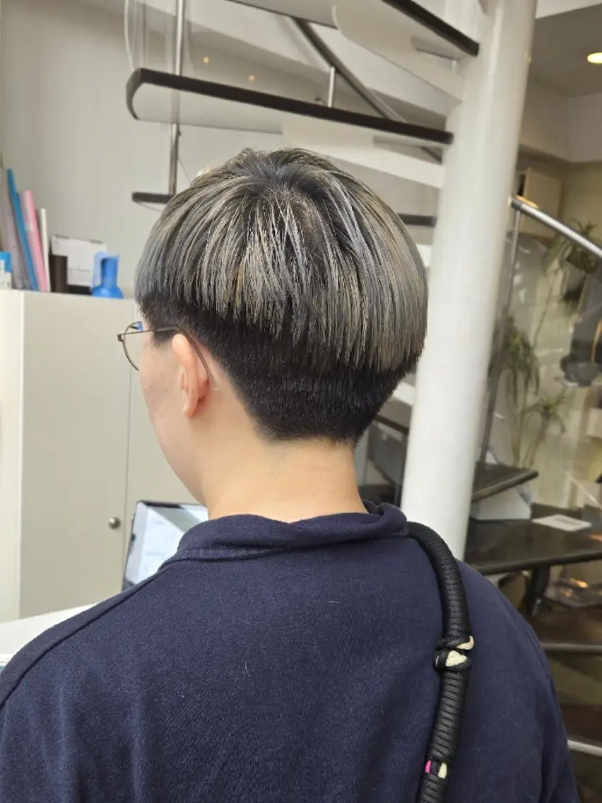 ショート カラー ブリーチ ショートヘア カット ヘアカラー 遠藤 史秋のヘアスタイル