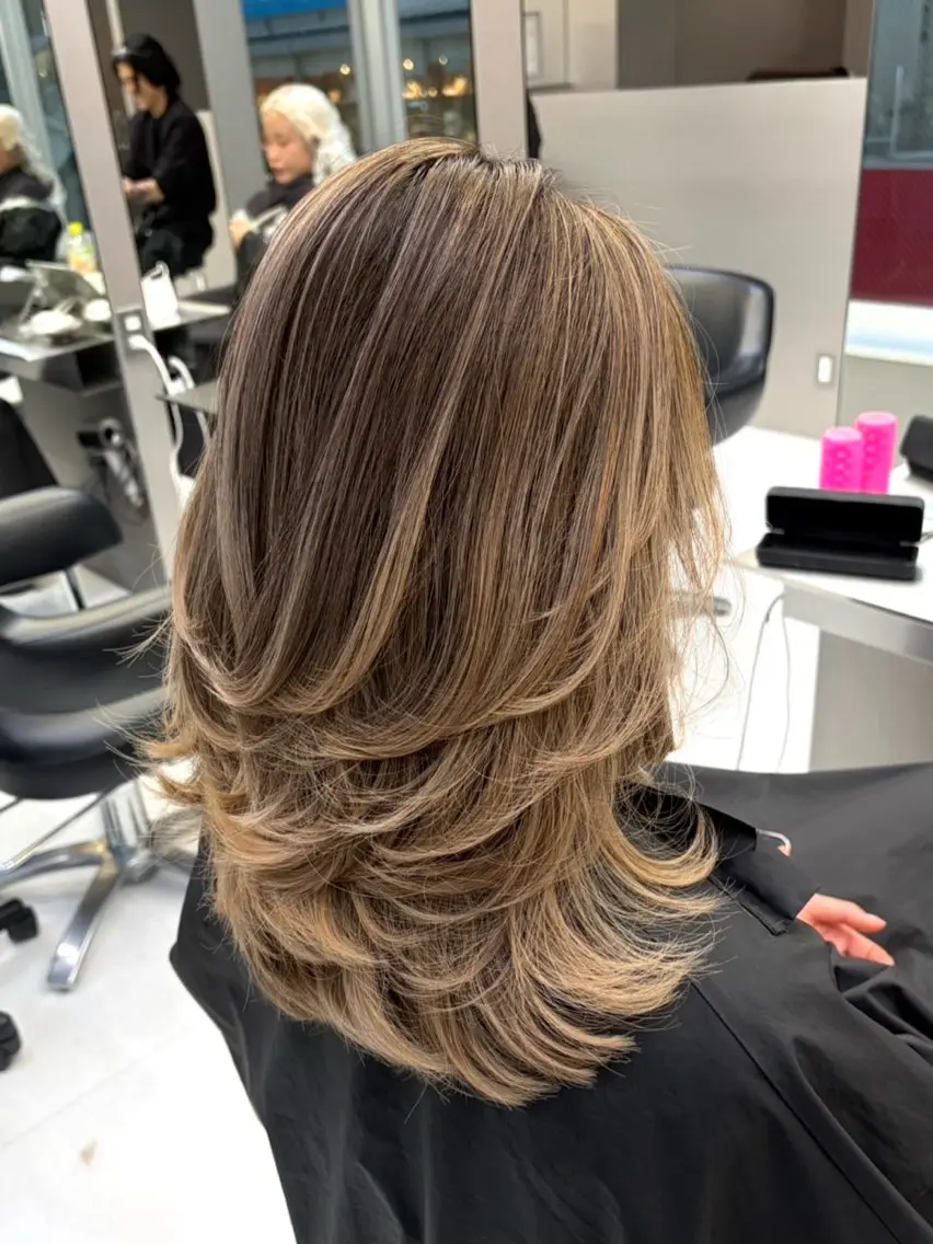 ロング カラー バレイヤージュ レイヤーカット YUIGO 🔥のヘアスタイル