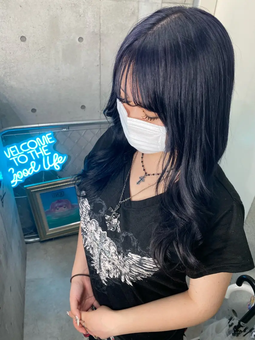 セミロング カラー 黒髪 ブルーカラー ブルーブラック 國分 伸也のヘアスタイル
