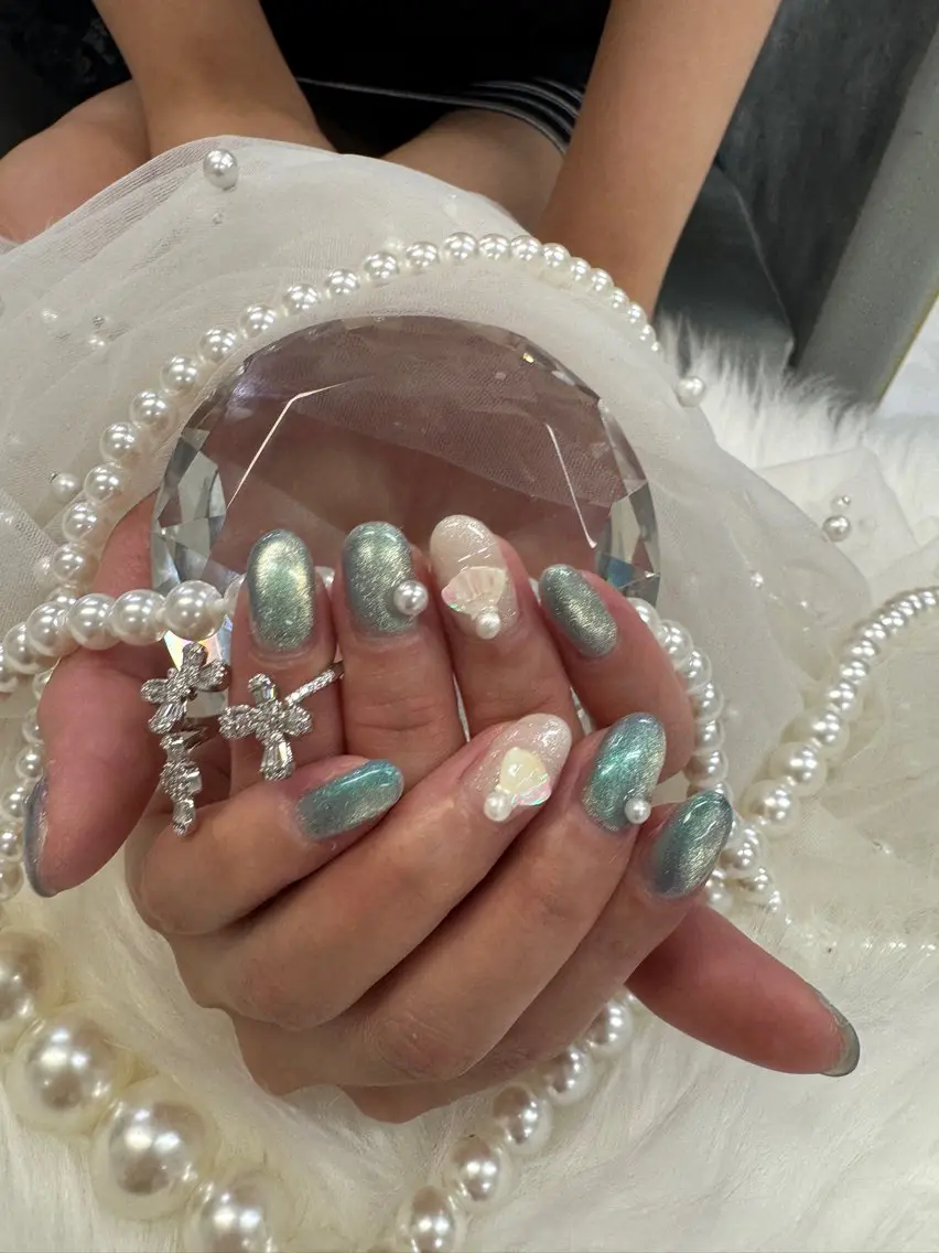 ネイル アートネイル フレンチネイル ジェルネイル ガラスフレンチ ハート Queeens nailのネイルデザイン