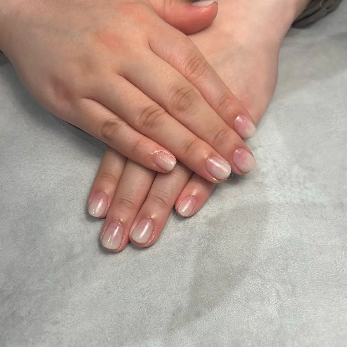 ネイル グラデーション ホワイト maninail makiのネイルデザイン