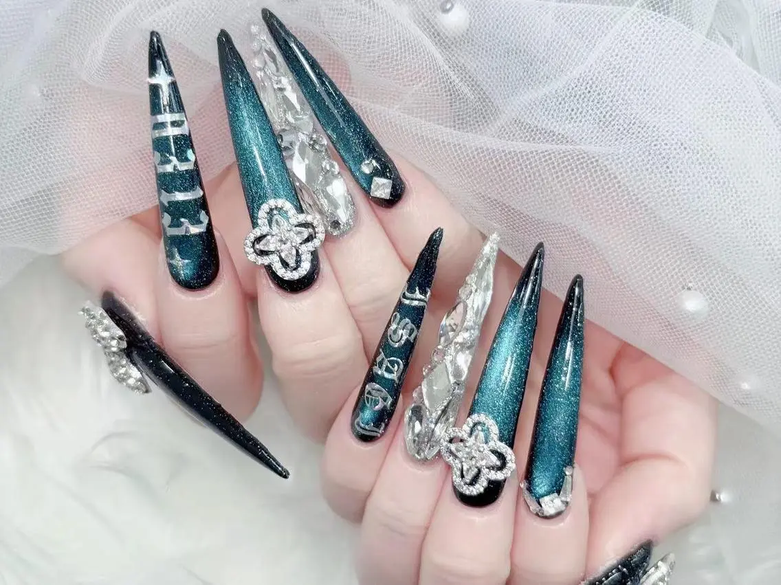 ネイル 長さ出し キラキラネイル 韓国ネイル ロングネイル マグネットネイル ハンドネイル ハンドケア KTNail 🎀 長さ出し専門店のネイルデザイン
