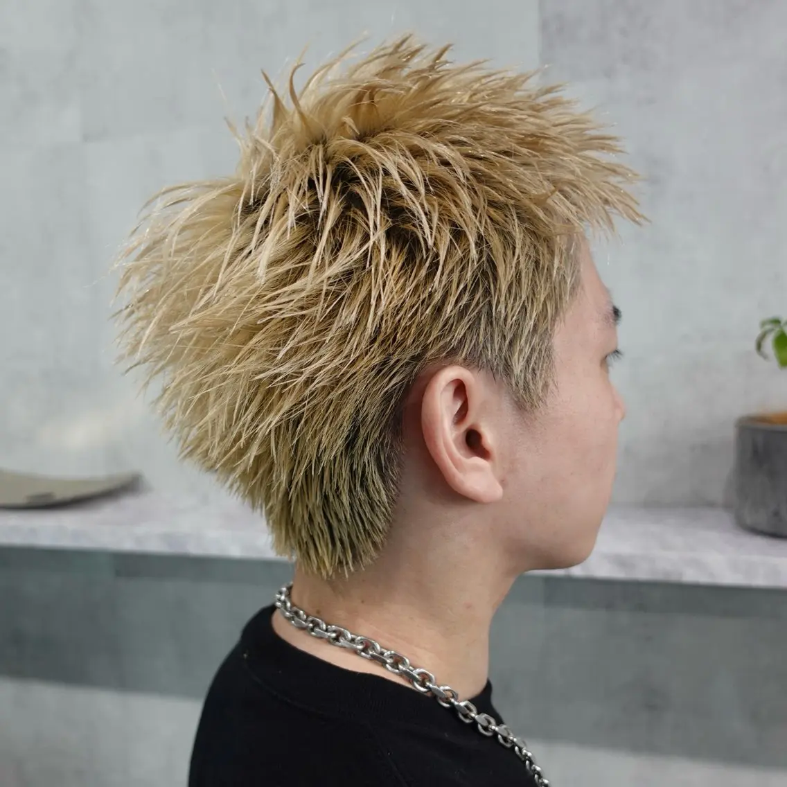 ショート カラー メンズ メンズブリーチ メンズハイトーン ブリーチ 抜きっぱなしブロンド ブロンド カット ヘアカラー トリートメント スパイキーショート/ 短髪/渋谷/kiyoのヘアスタイル