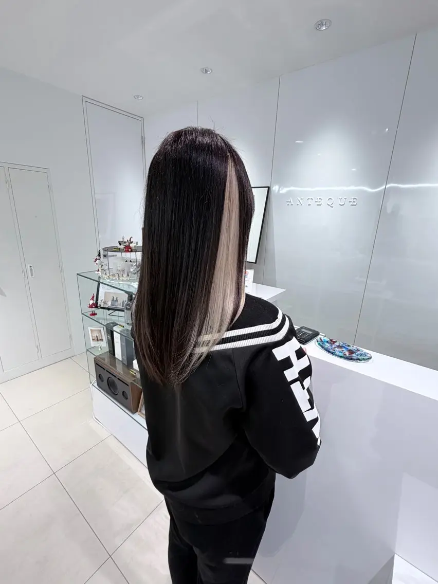 ロング レイヤーカット🖤 SAYAのヘアスタイル