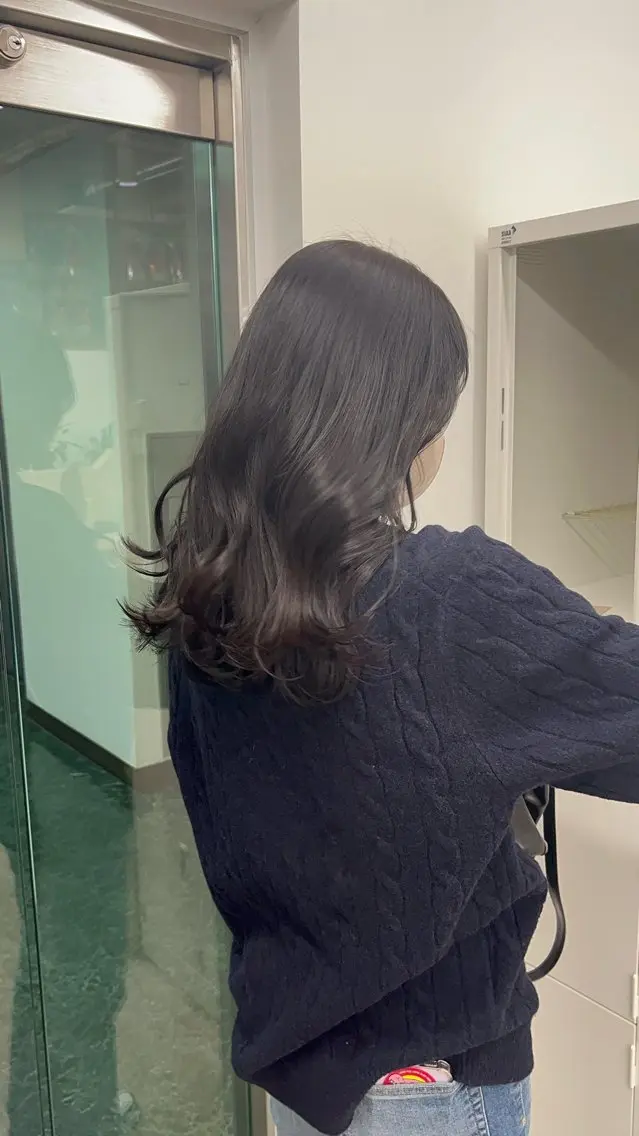 ミディアム カット ヘアカラー トリートメント SUNDAZED Sayakaのヘアスタイル