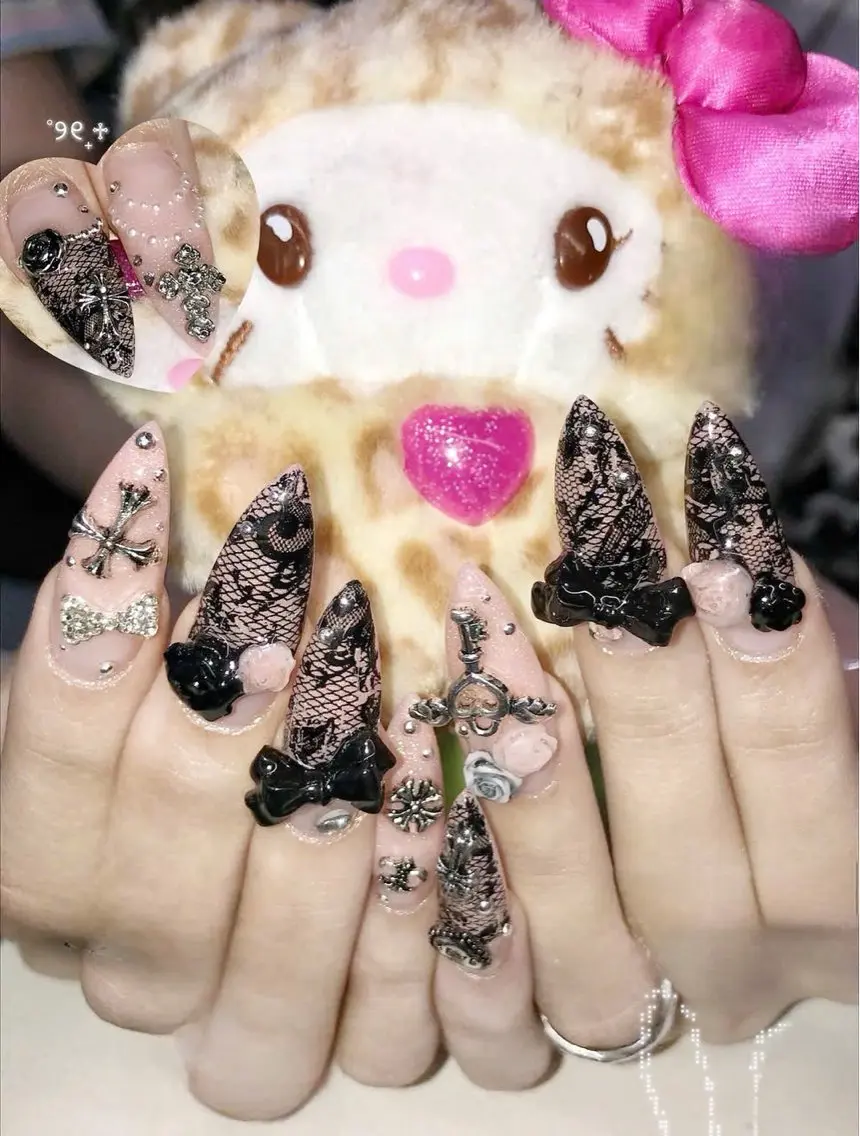 ネイル フレンチネイル キラキラネイル マグネットネイル ミラーネイル ニュアンスネイル ハンドネイル Tira Nailのネイルデザイン