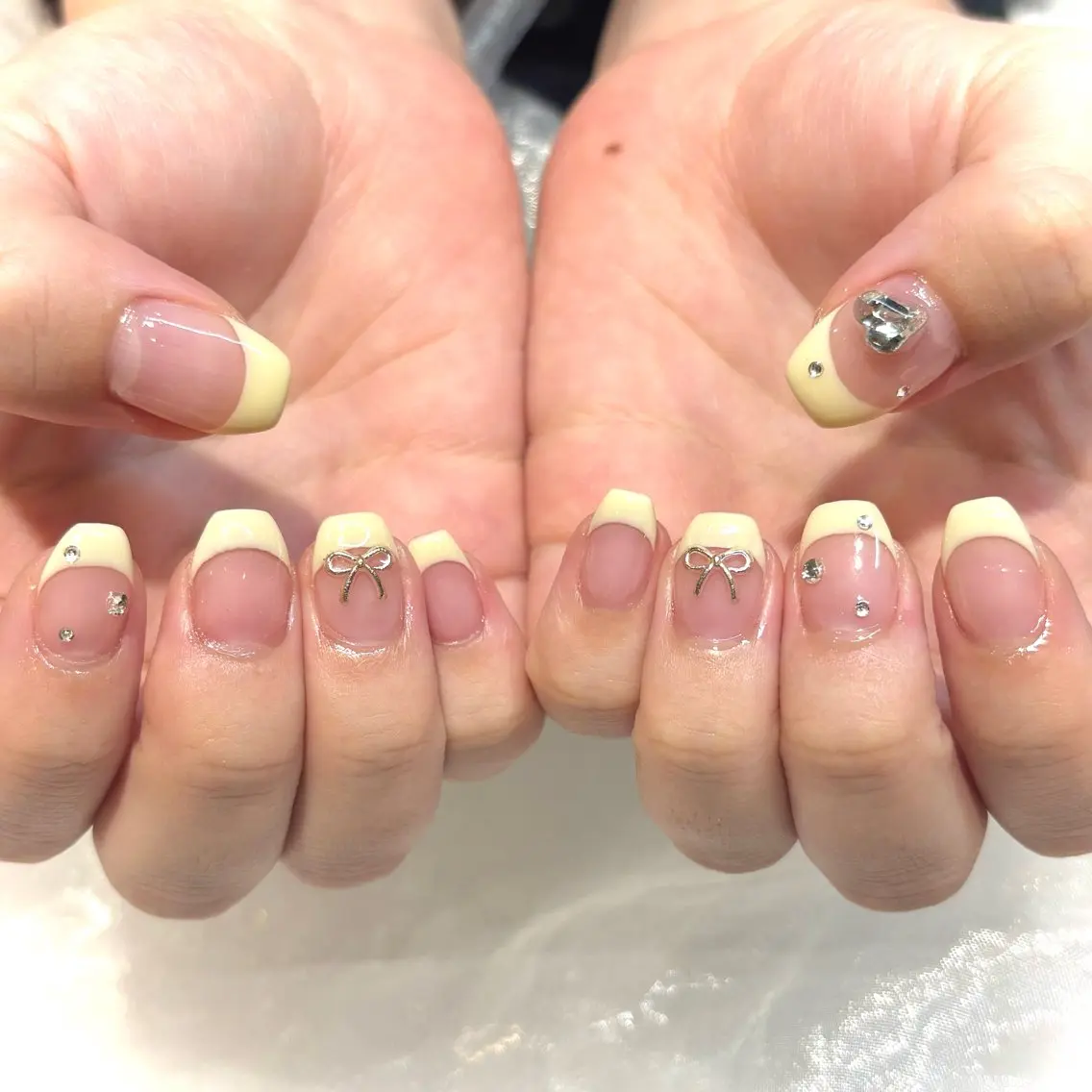 ネイル 春ネイル 黄色 ハンドネイル 橋元 珠梨のネイルデザイン