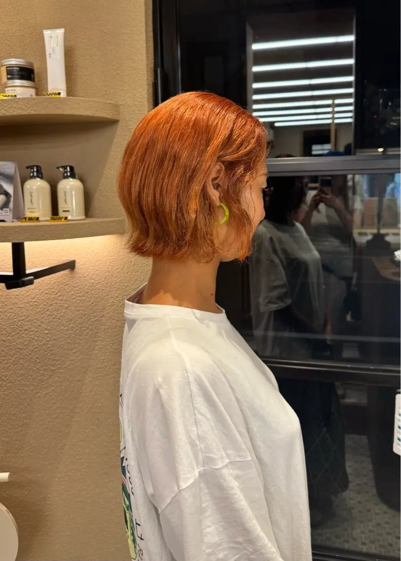 ショート カラー ヘアカラー hina 🛋️ブリーチカラーのヘアスタイル