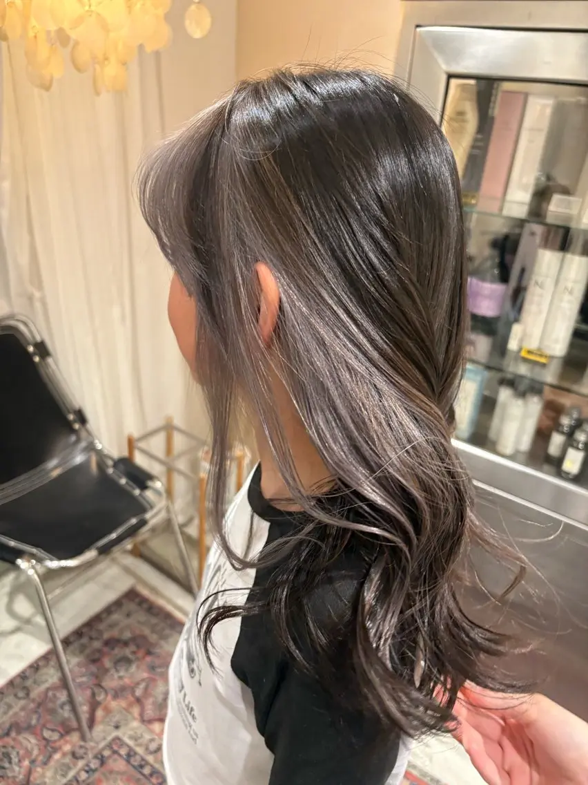 ロング ヘアカラー 宮本 愛梨のヘアスタイル