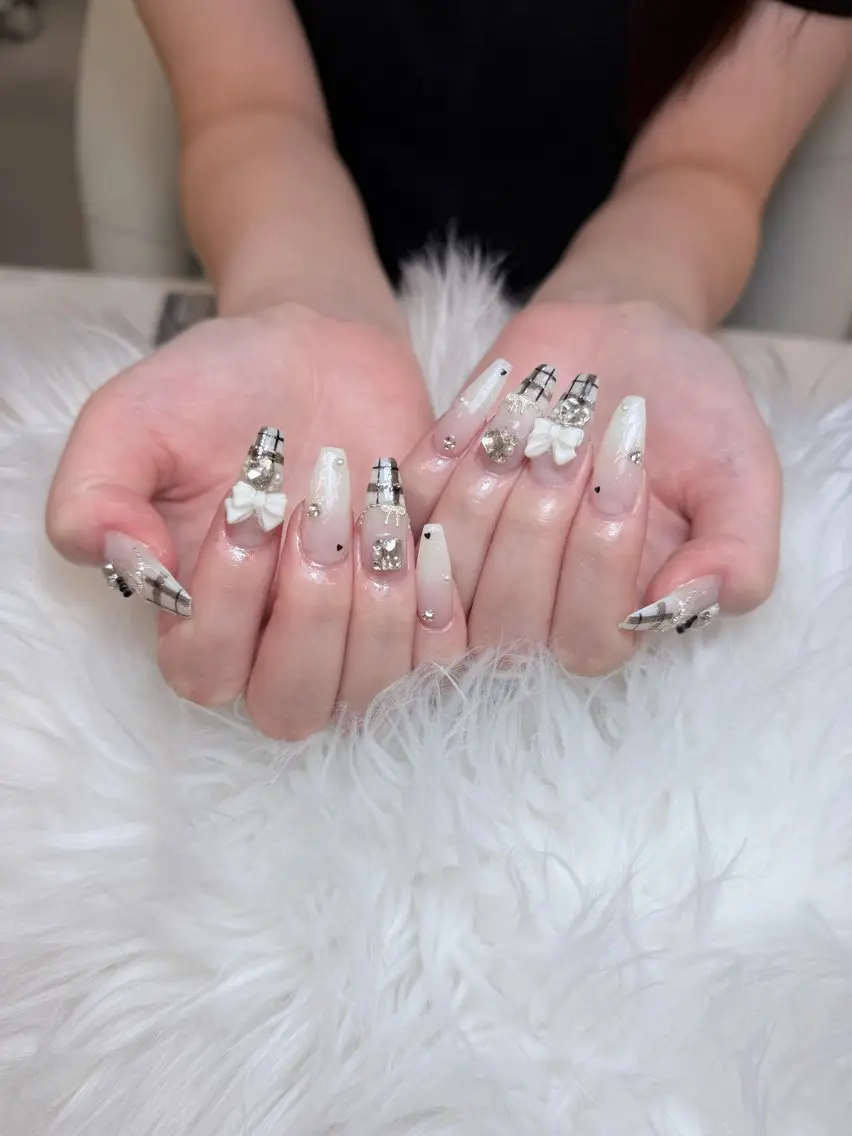 ネイル ハンドネイル ハンドケア Anh Nail 歌舞伎町のネイルデザイン