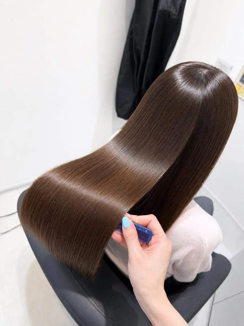 【👩🏻髪質改善✨驚きの艶髪へ】カット）+艶感ナチュラルカラー🌿＋髪質改善TR＋浸透スチーム付き🫧の写真