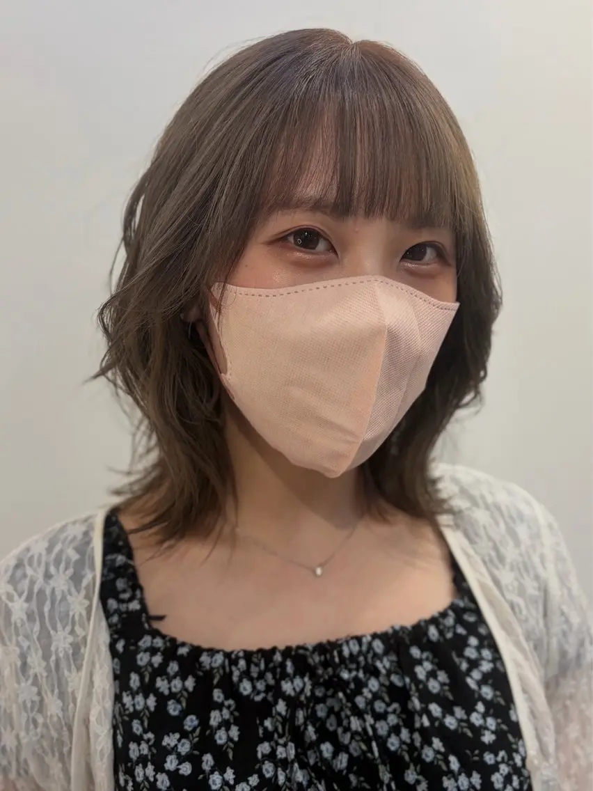ミディアム カラー ベージュカラー ブリーチ 透明感カラー デザインカラー ダブルカラー カット ヘアカラー cana 札幌レイヤースタイルのヘアスタイル
