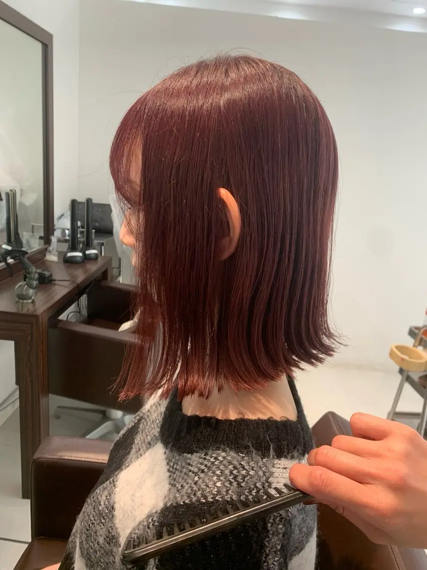 ミディアム カラー ブリーチ 顔周りカット 外ハネヘア はまだ まりなのヘアスタイル