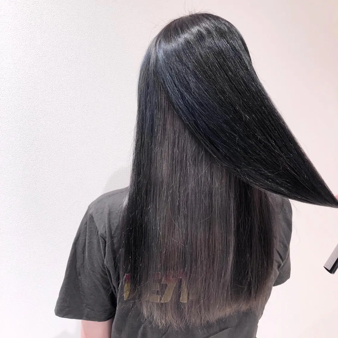 ロング カラー ブルーカラー ネイビーカラー シルバー ヘアカラー トリートメント ✨髪質改善🎨 杉本賢人のヘアスタイル