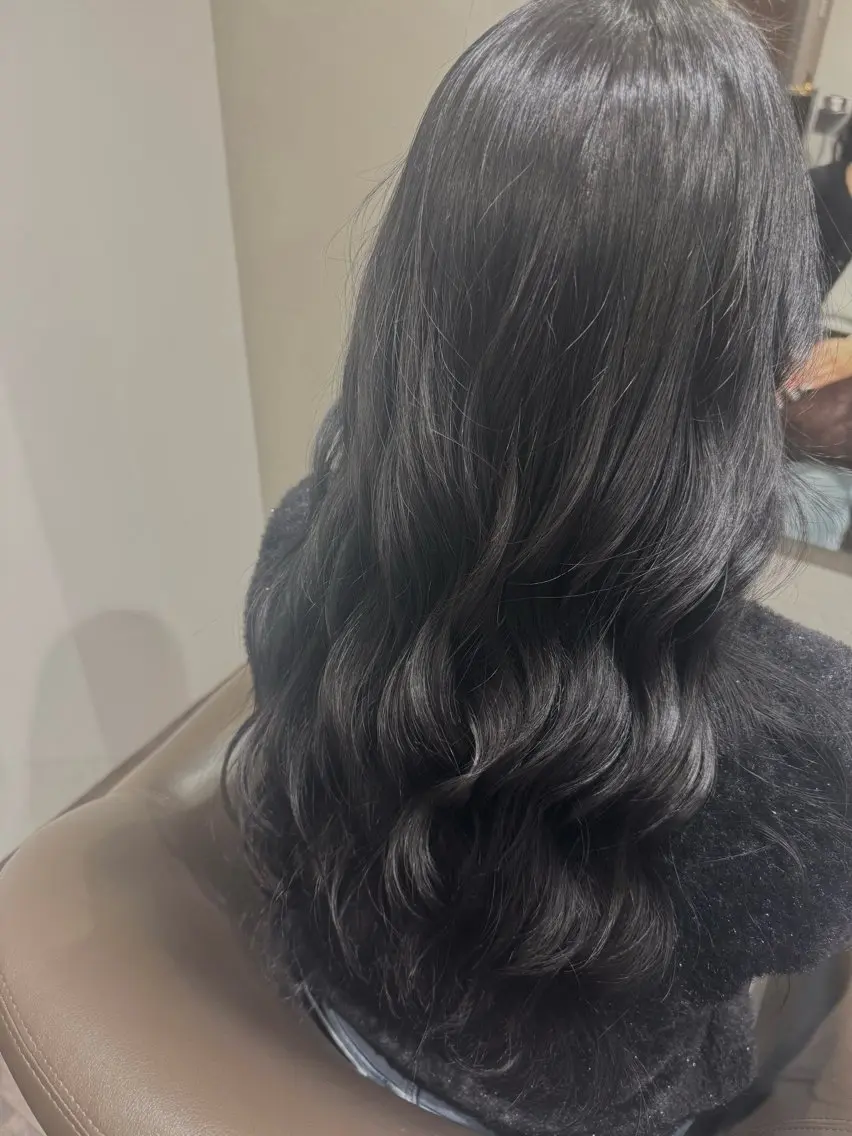ロング カラー カット ヘアカラー 岡村 真琴のヘアスタイル