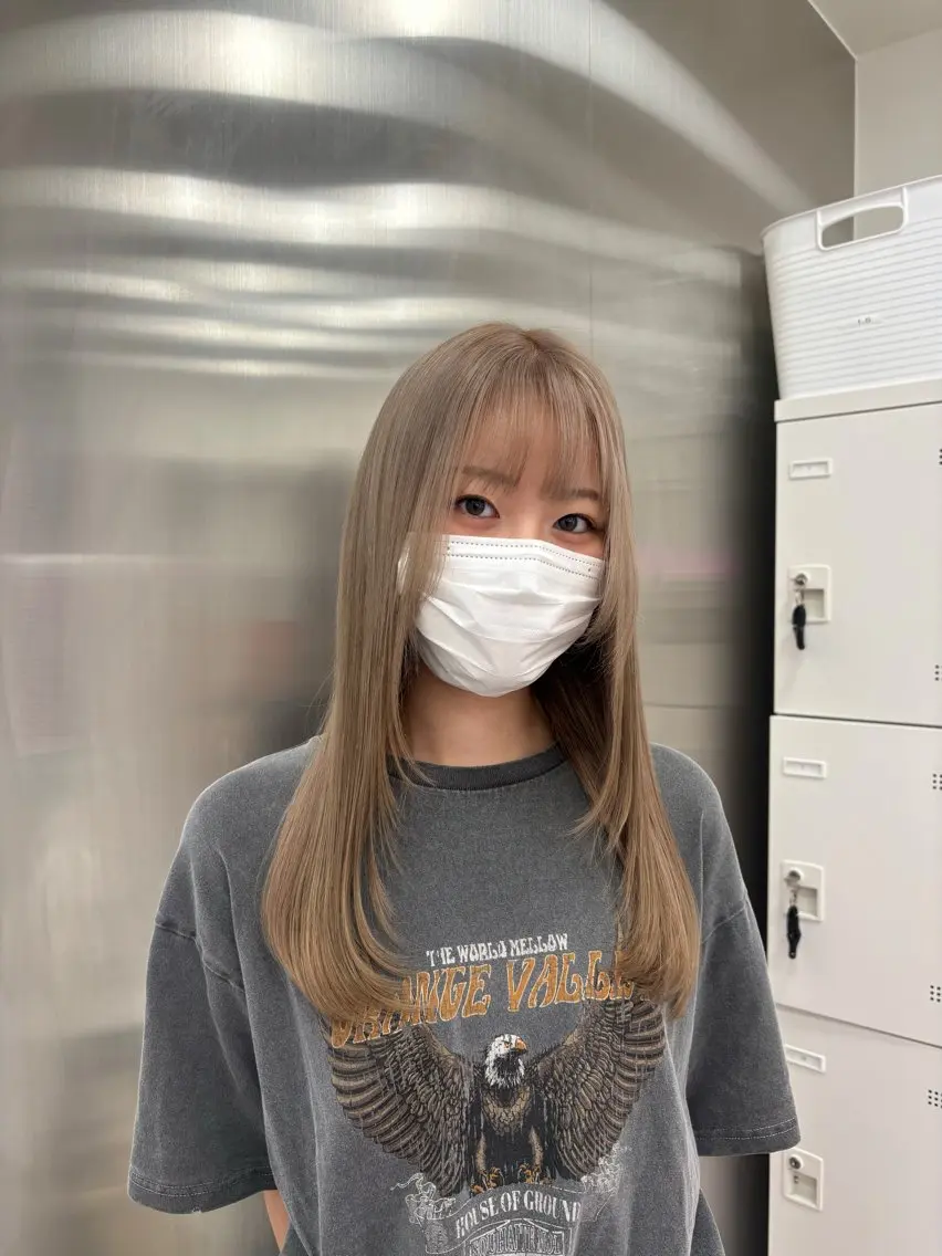 セミロング カラー 抜け感レイヤー︴ ニュアンスカラーのヘアスタイル