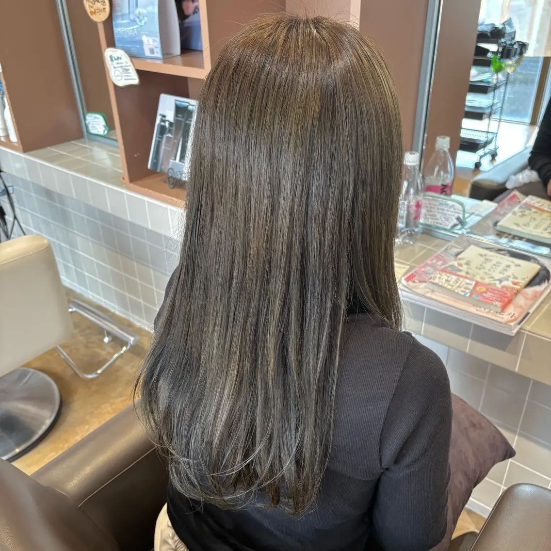 ロング カラー 透明感カラー グレージュ オリーブグレージュ オリーブグレー カット ヘアカラー 秋吉 結愛のヘアスタイル