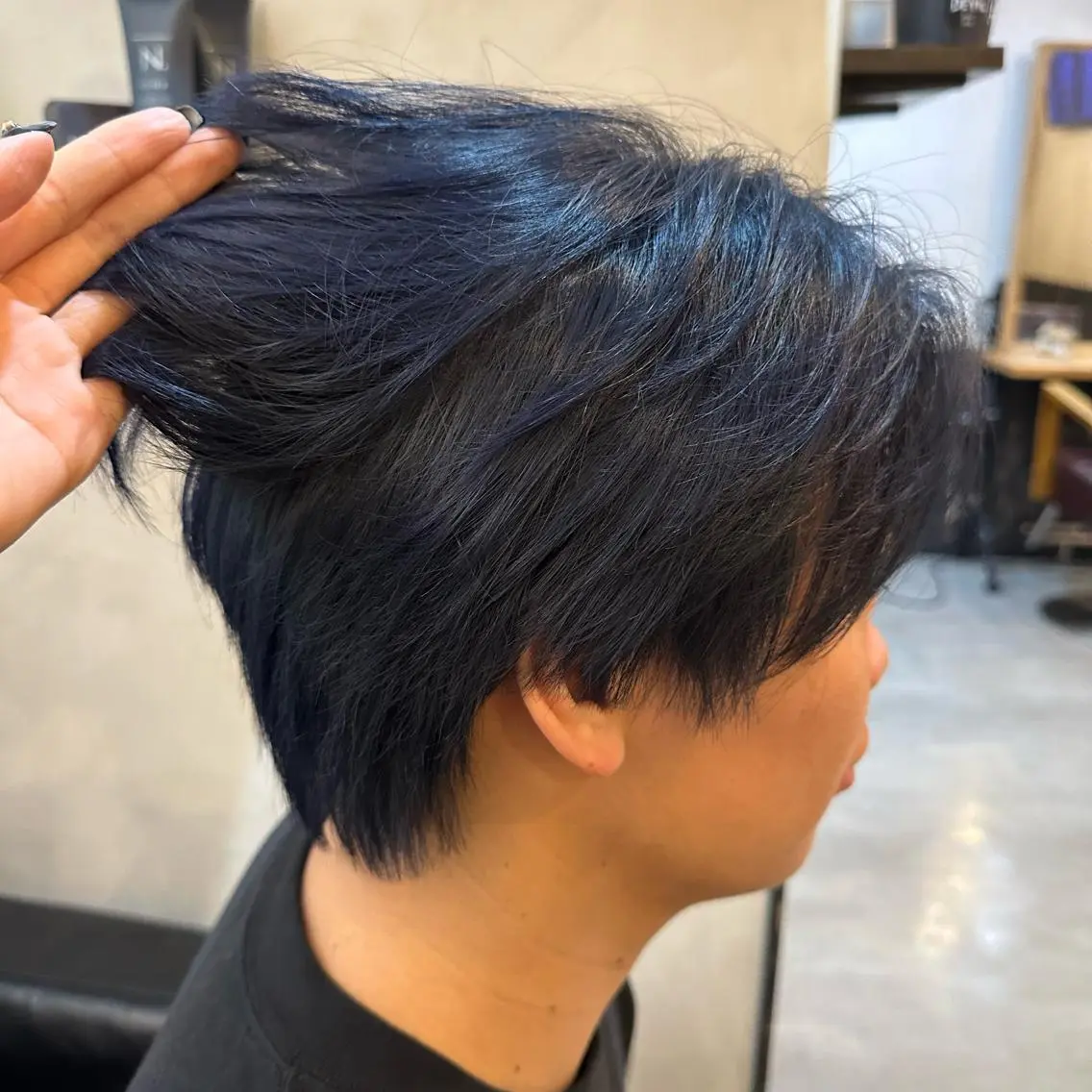 カラー メンズ メンズブリーチ ブリーチ ブルーカラー ネイビーカラー Yuki☺︎パーマ レイヤーカットのヘアスタイル