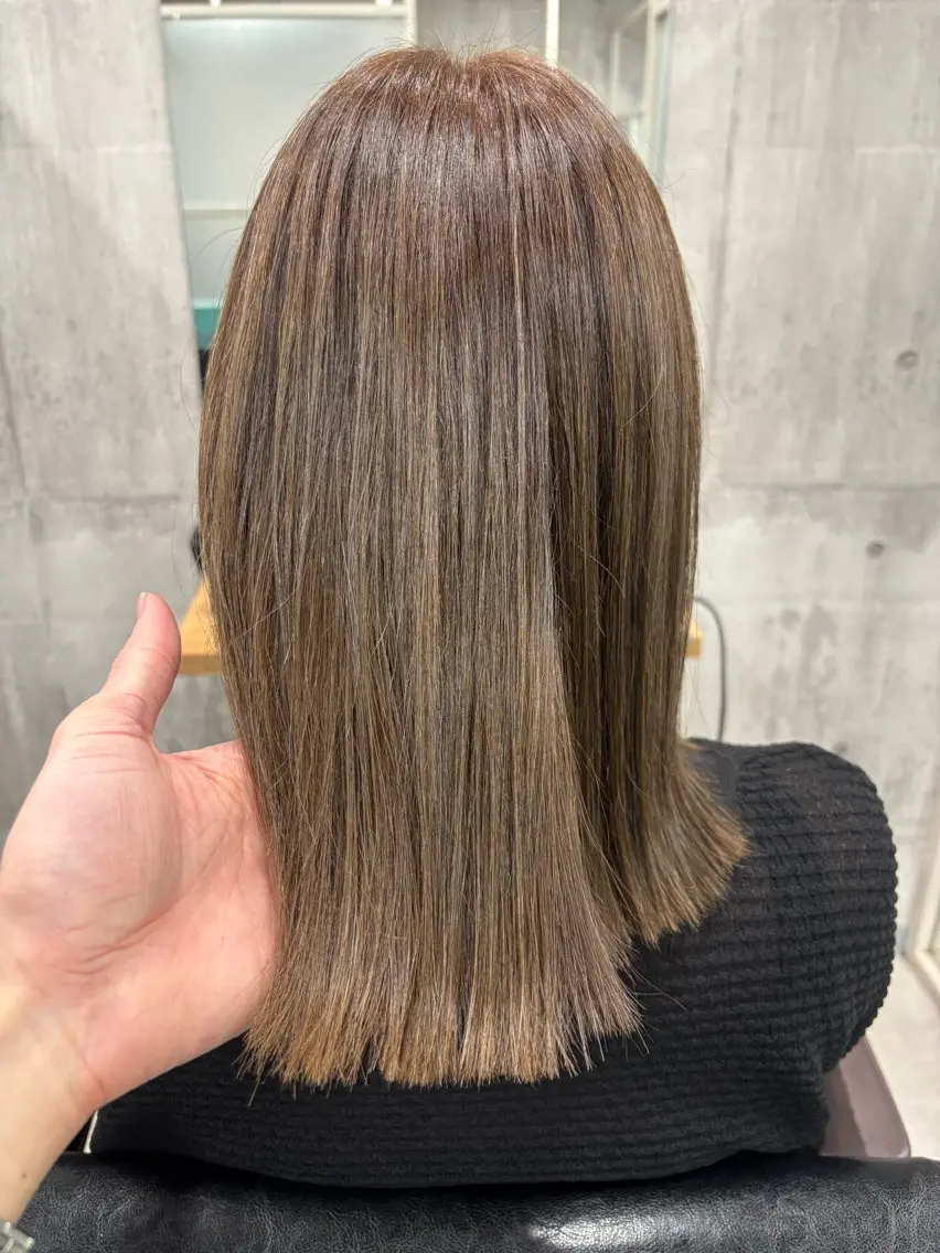 ミディアム カラー グレージュ カット ヘアカラー トリートメント ヘッドスパ 堀越 智仁のヘアスタイル