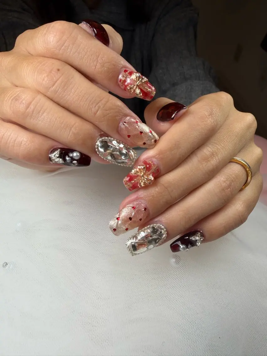 ネイル チークネイル フレンチネイル グラデーション キラキラネイル 韓国ネイル HIKARIHANA NAILのネイルデザイン