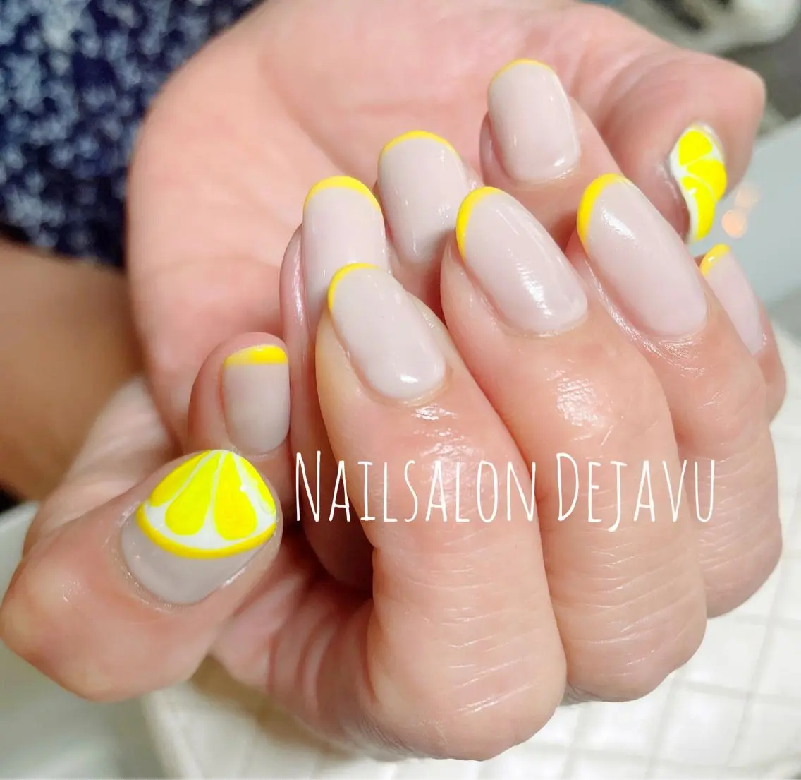 ネイル アートネイル 夏ネイル 黄色 Nail salon Dejavu 🌿のネイルデザイン