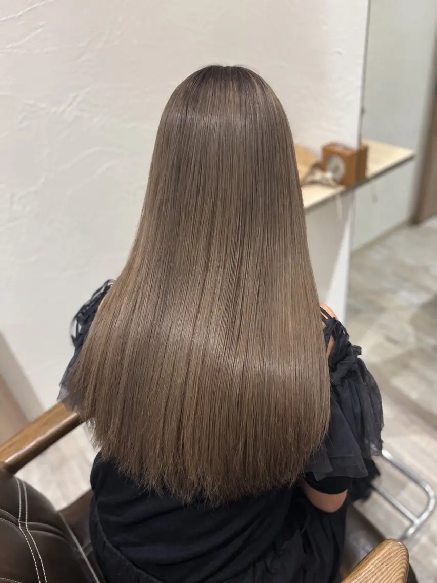 ロング カラー アッシュ アッシュグレー アッシュグレージュ ベージュカラー 透明感カラー カット ヘアカラー 三橋 蘭子のヘアスタイル