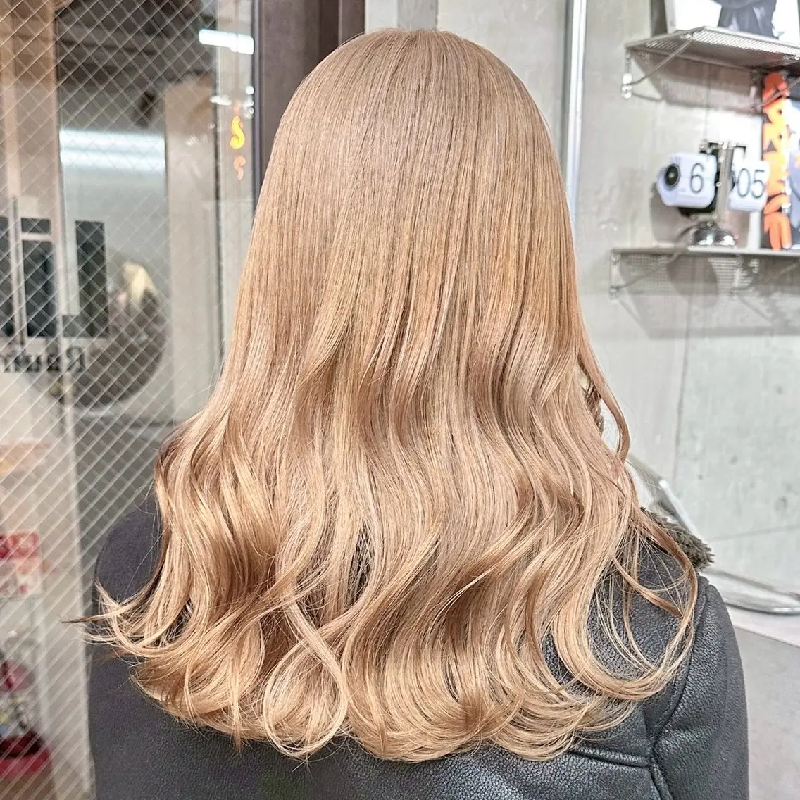 セミロング カラー ヘアアレンジ ブリーチ ヘアカラー トリートメント ✨ブリーチカラー× 艶髪SUZU🛼🫧のヘアスタイル