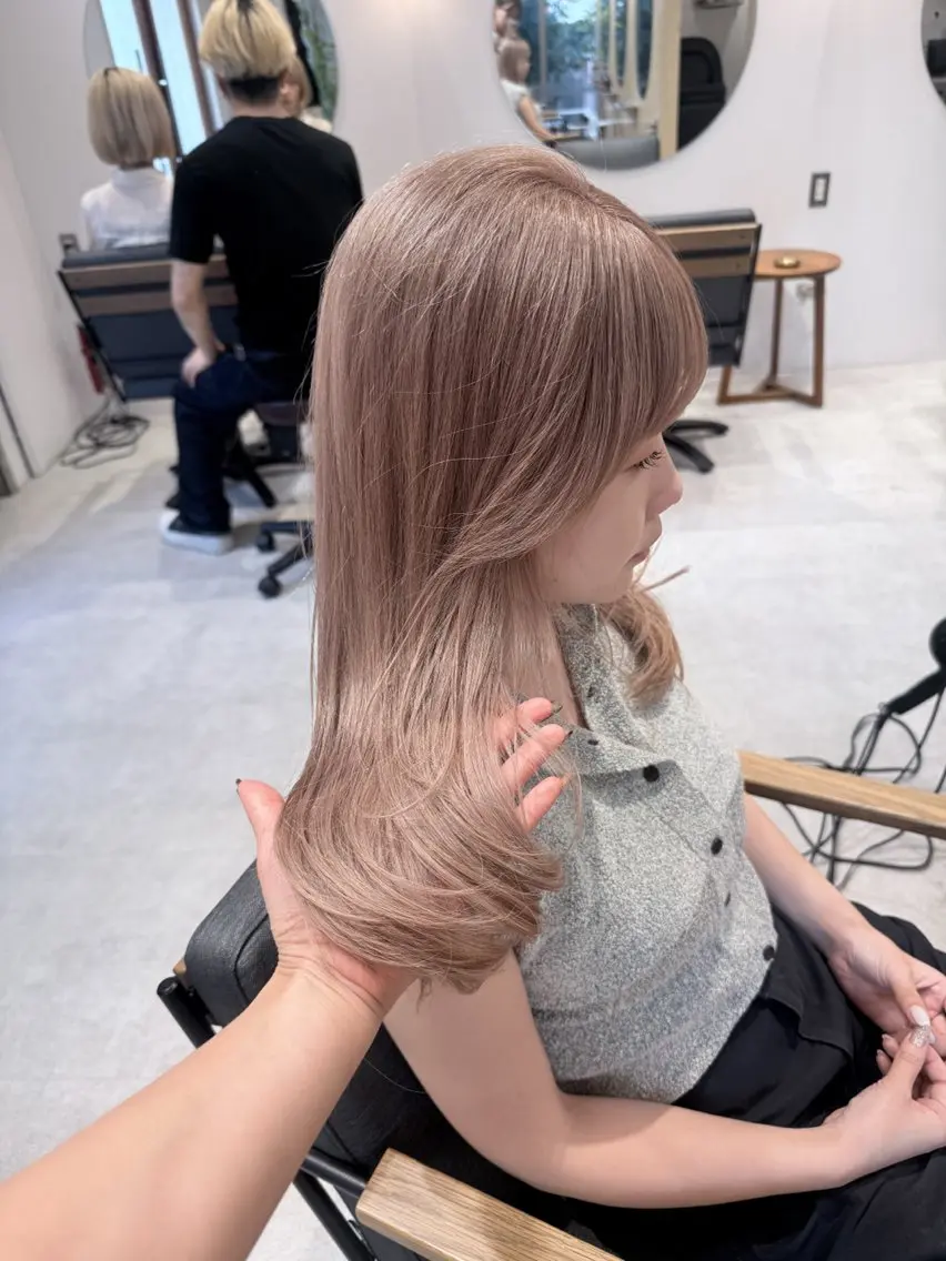 セミロング カラー ベージュカラー ブリーチ ミルクティーベージュ ヘアカラー トリートメント yuuka /渋谷/ベージュのヘアスタイル