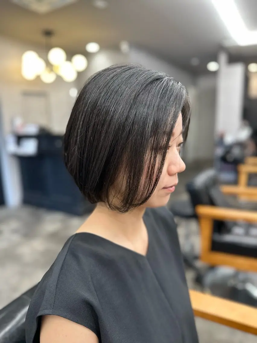 ショート ボブ かきあげバング ヨナハ セイヤのヘアスタイル
