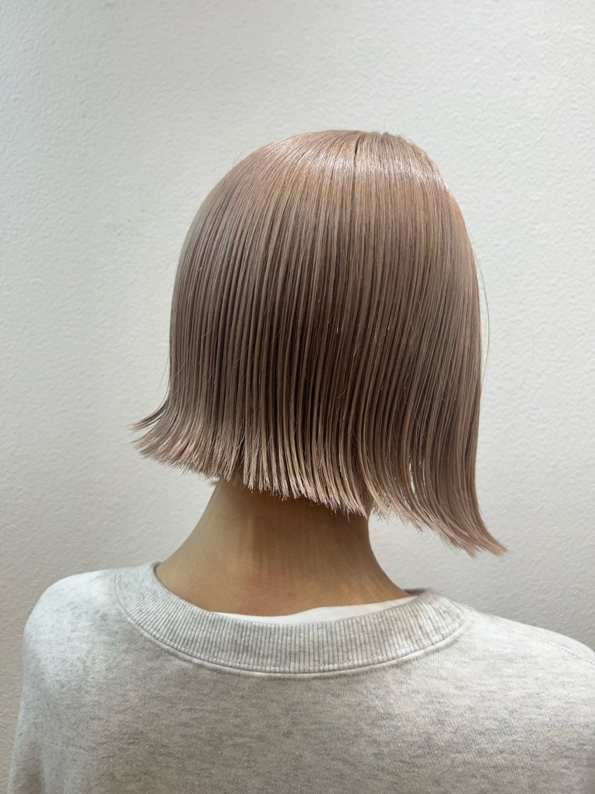カラー 切りっぱなしボブ ブリーチ ボブ カット ヘアカラー トリートメント Maya🦋 ハイトーン特化のヘアスタイル