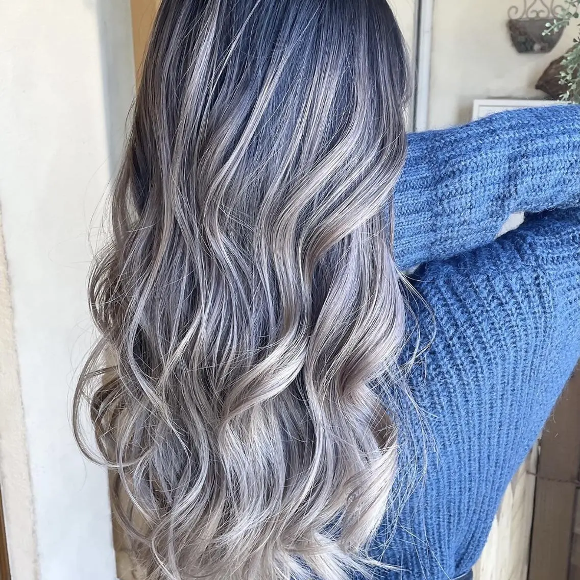 カラー ロング ヘアカラー トリートメント LUXBE GALLERYのヘアスタイル
