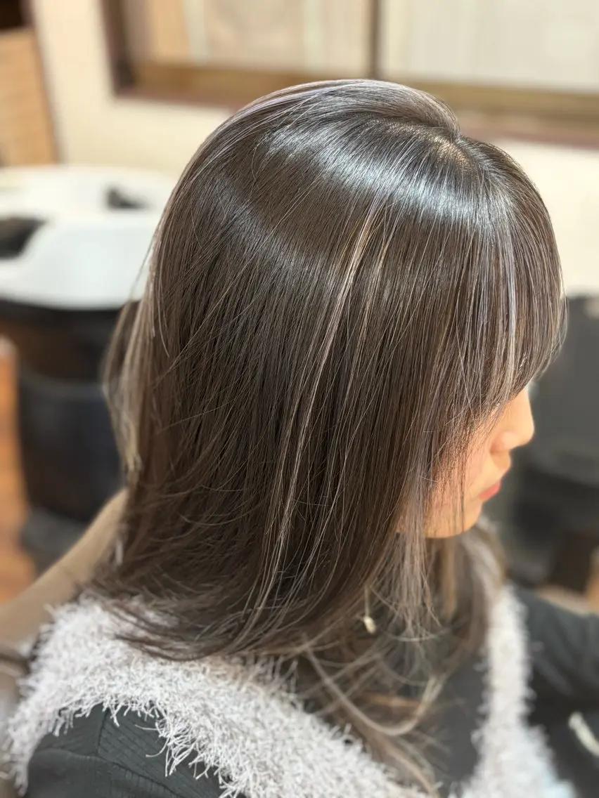 ロング ハイライト 池岡 洋子のヘアスタイル