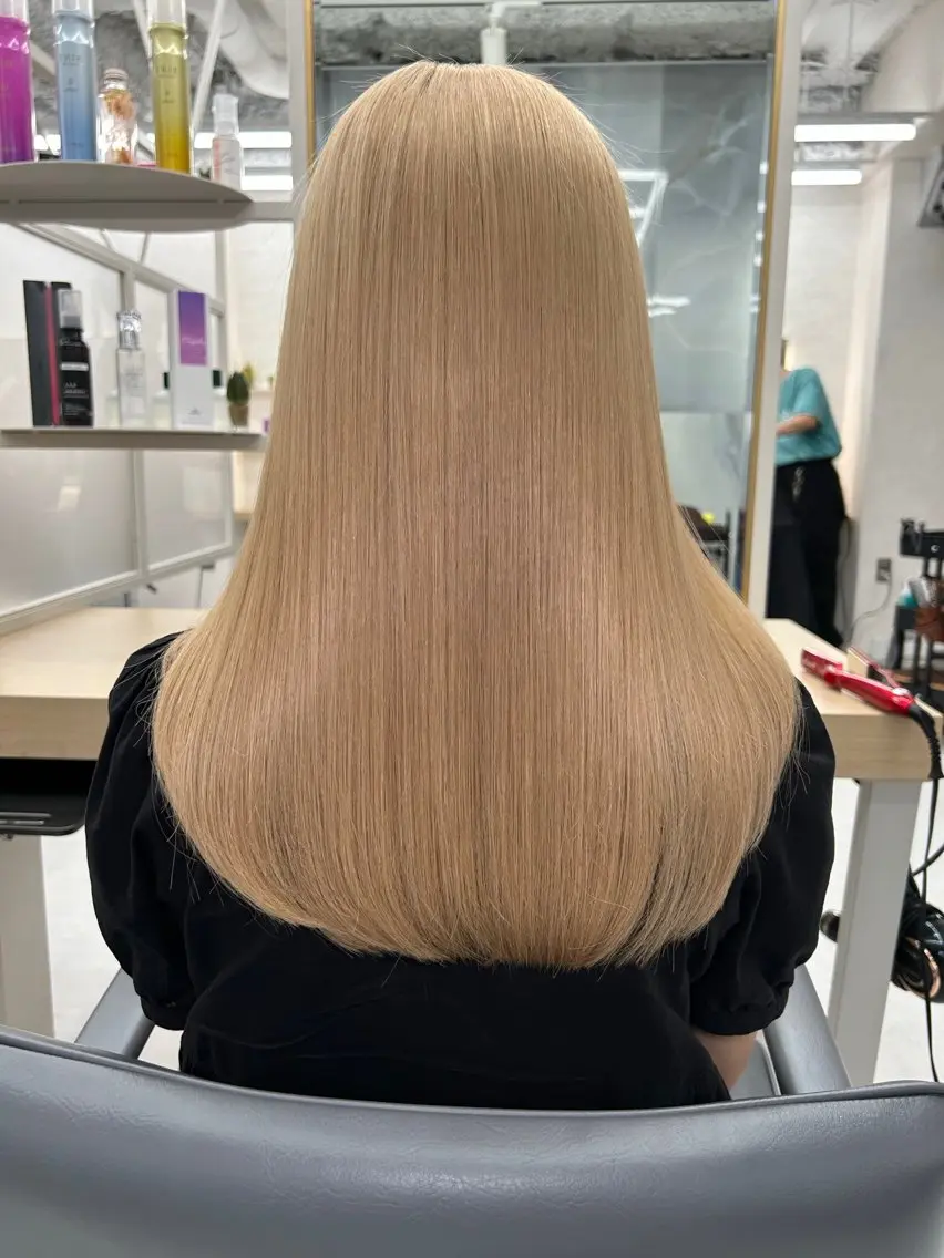 ミディアム カラー ヘアアレンジ 抜きっぱなしブロンド ブロンド 新宿No.1美髪師 taka髪質改善のヘアスタイル