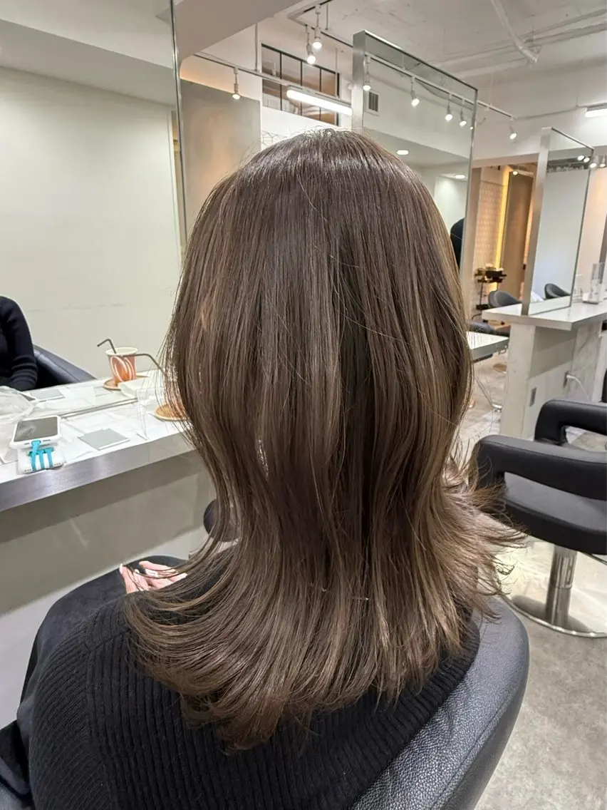セミロング カラー ミディアムレイヤー 添田晃基のヘアスタイル