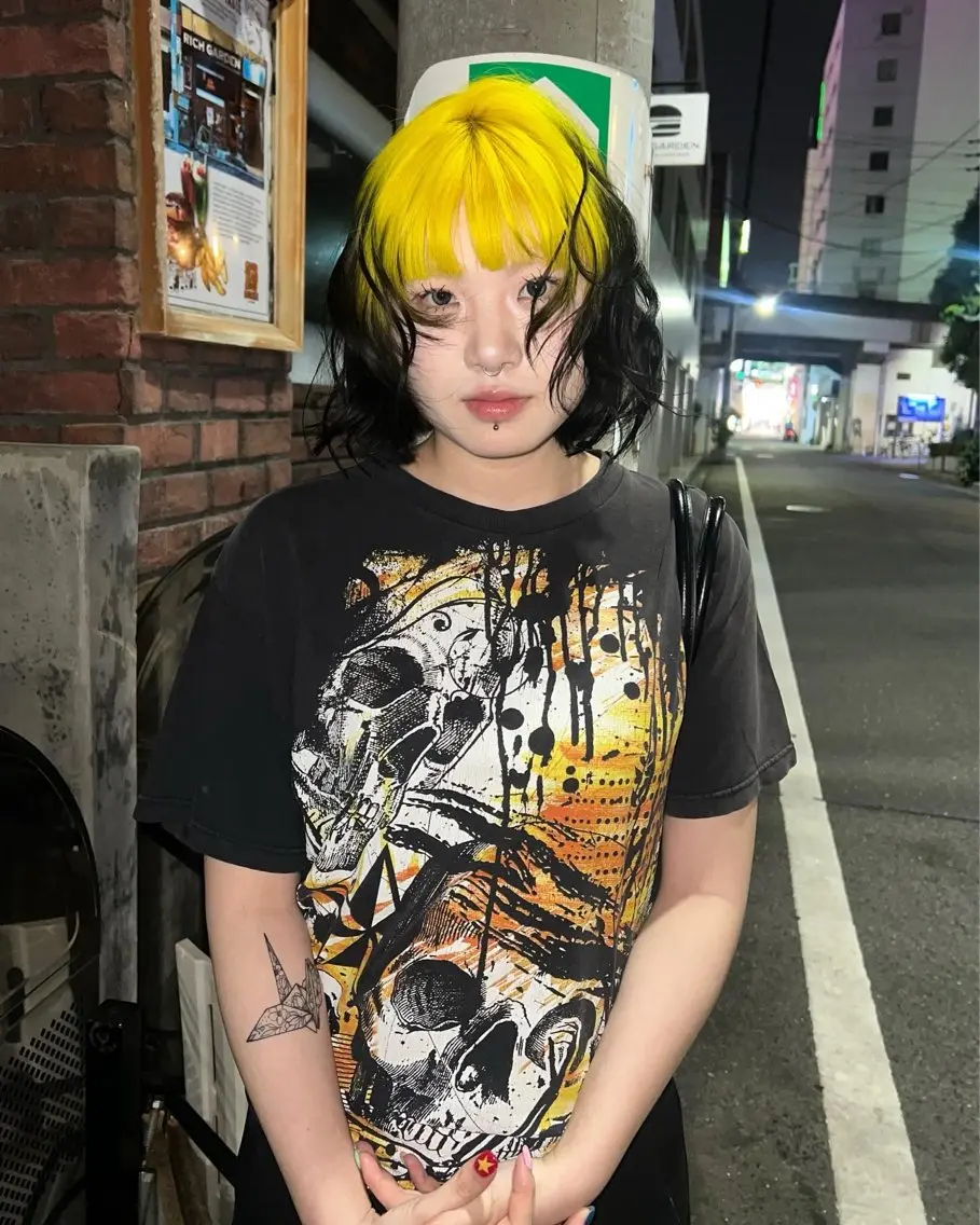 ミディアム 室屋 鈴音のヘアスタイル