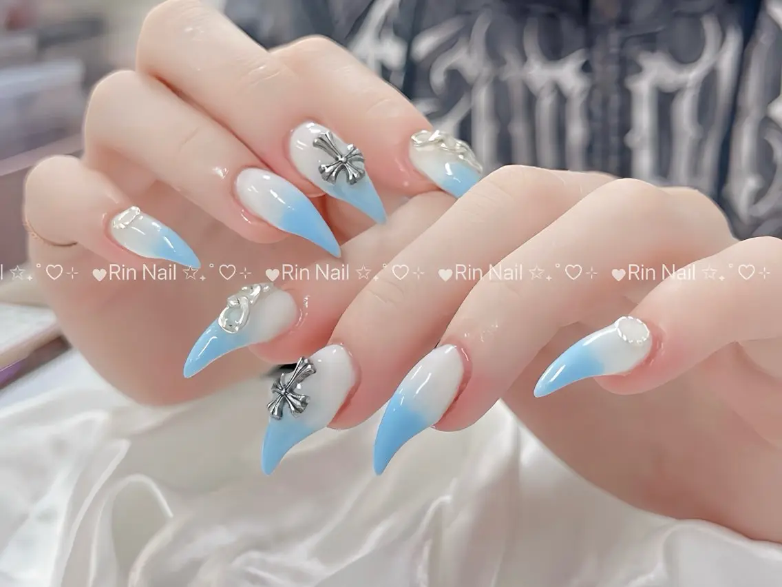 ネイル オーロラネイル ブルー フットネイル ジェルネイル 氷ネイル・うるうるネイル ハンドネイル Rin Nail 新大久保店のネイルデザイン