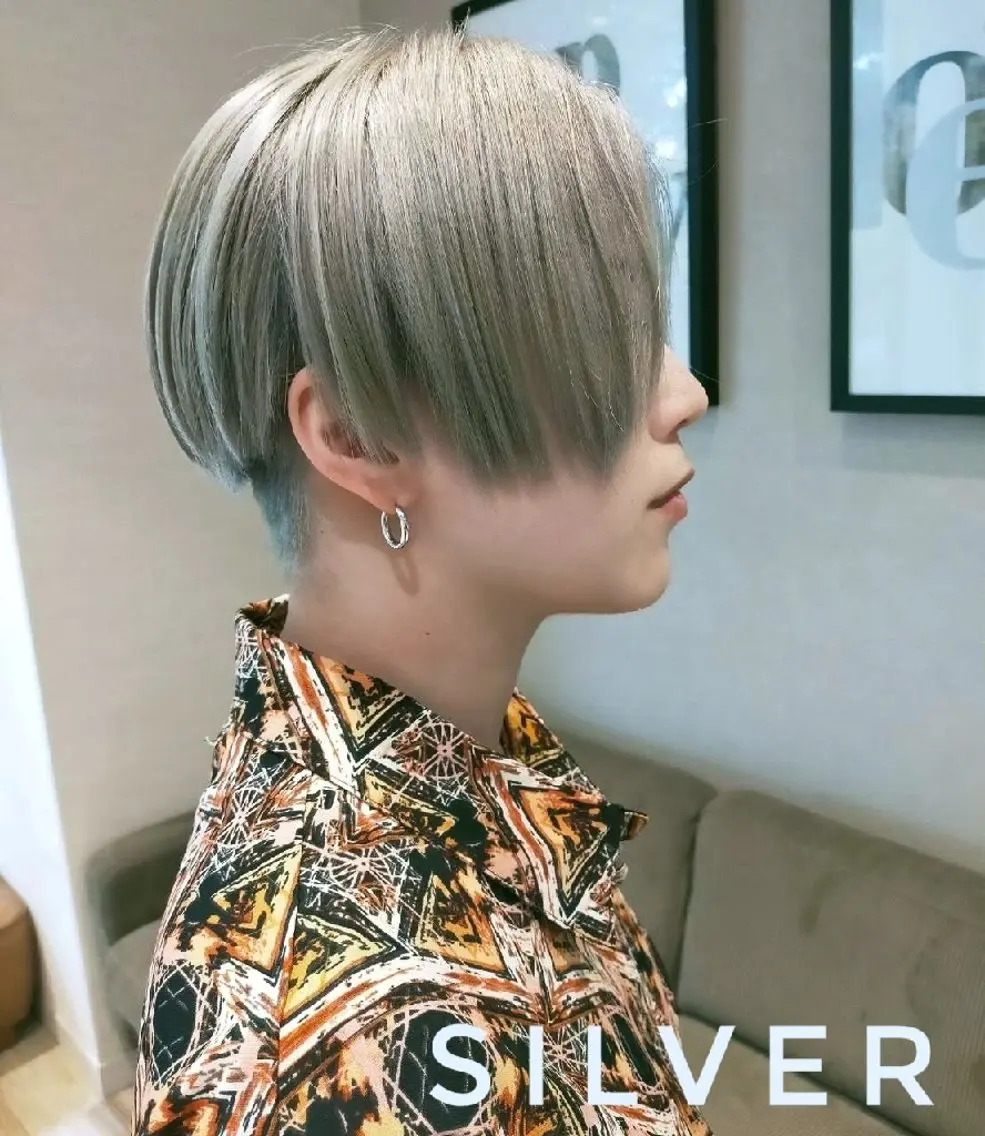 ショート カラー ブリーチ 𝗔𝗞𝗜𝗧𝗔 🎨のヘアスタイル
